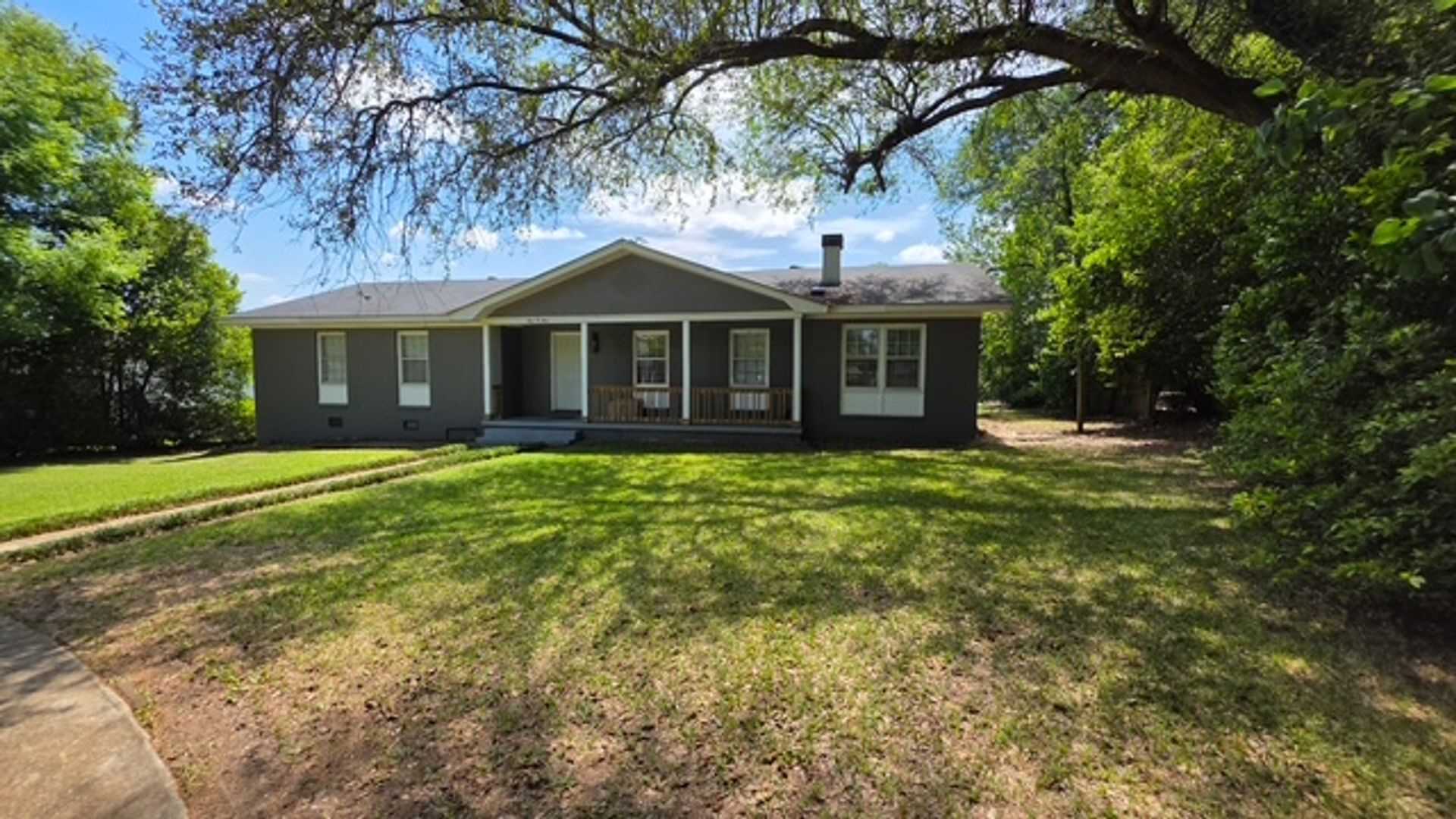 Albany House: 404 Elizabeth Ave