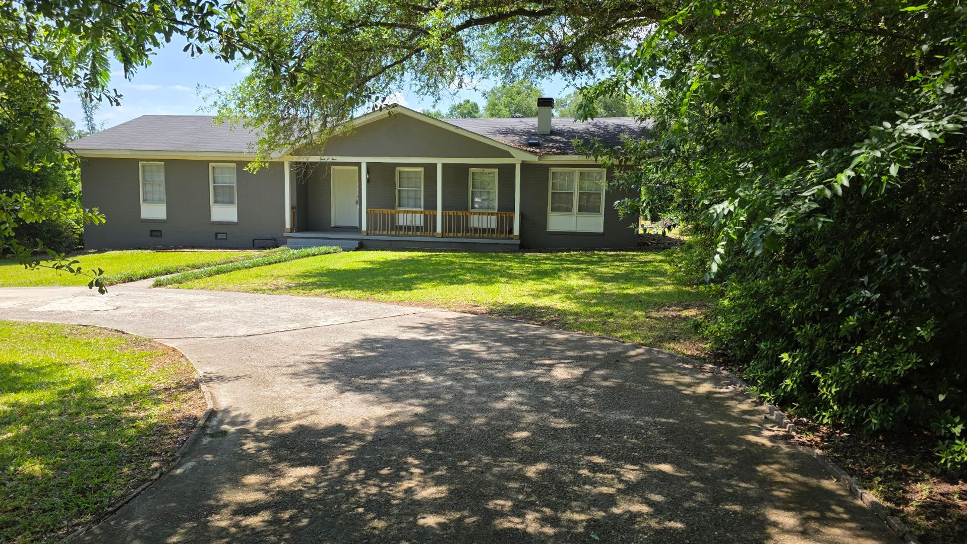 Albany House: 404 Elizabeth Ave