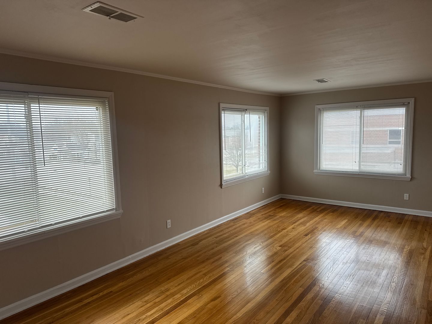 Springfield Apartment: 488-528 W Harding Rd