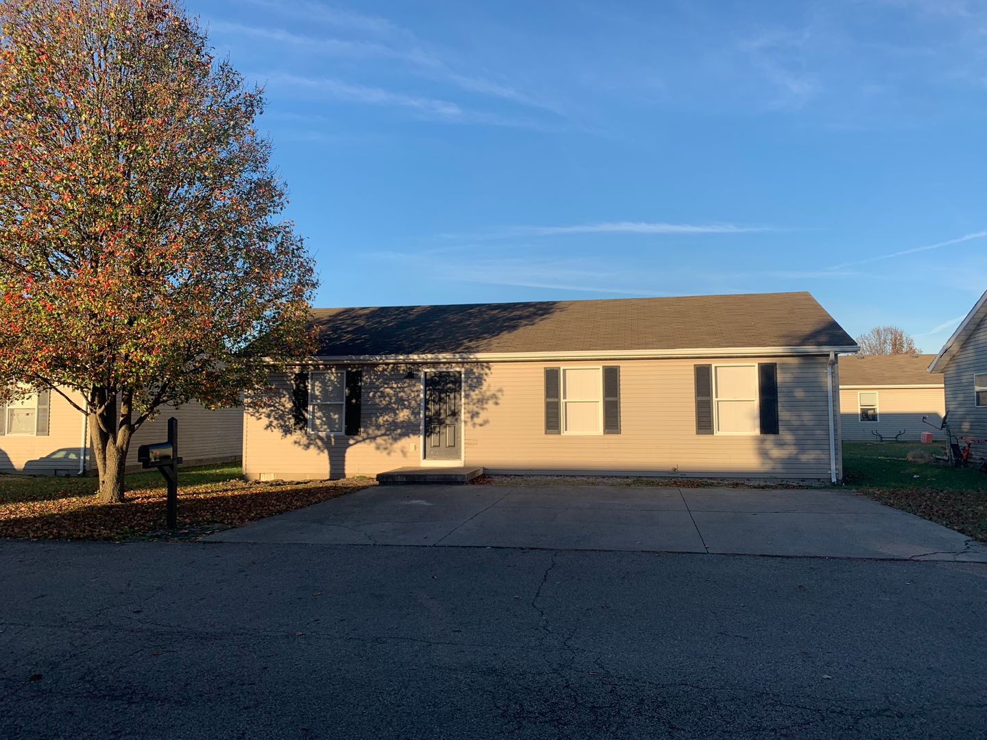 Urbana Apartment: 690 W Light St