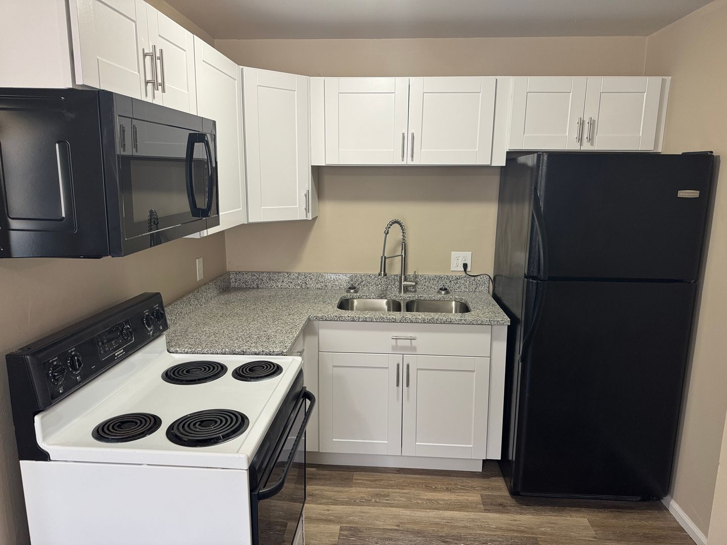 Springfield Apartment: 505-515 W Third St