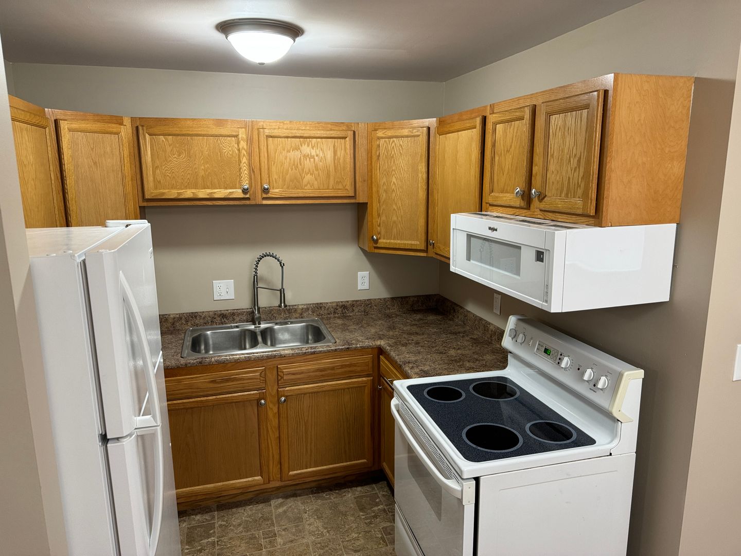 Springfield Apartment: 505-515 W Third St
