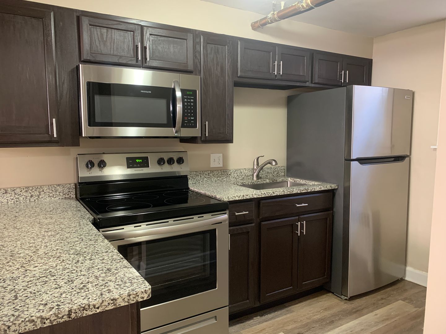 Springfield Apartment: 488-528 W Harding Rd