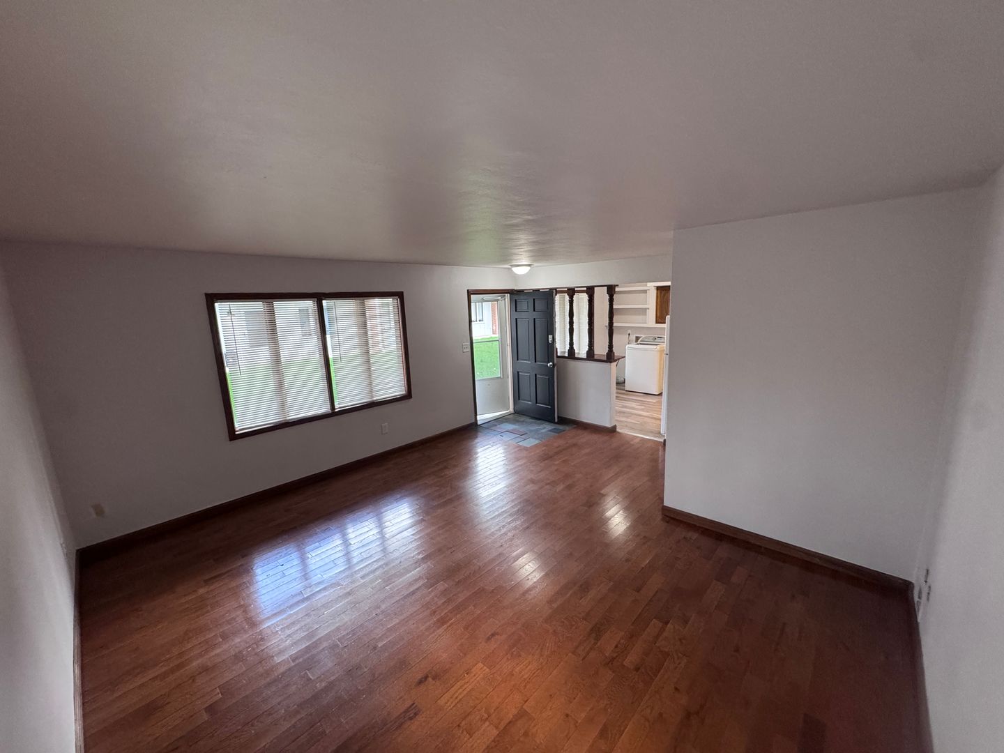 Urbana Apartment: 120 S Russell St