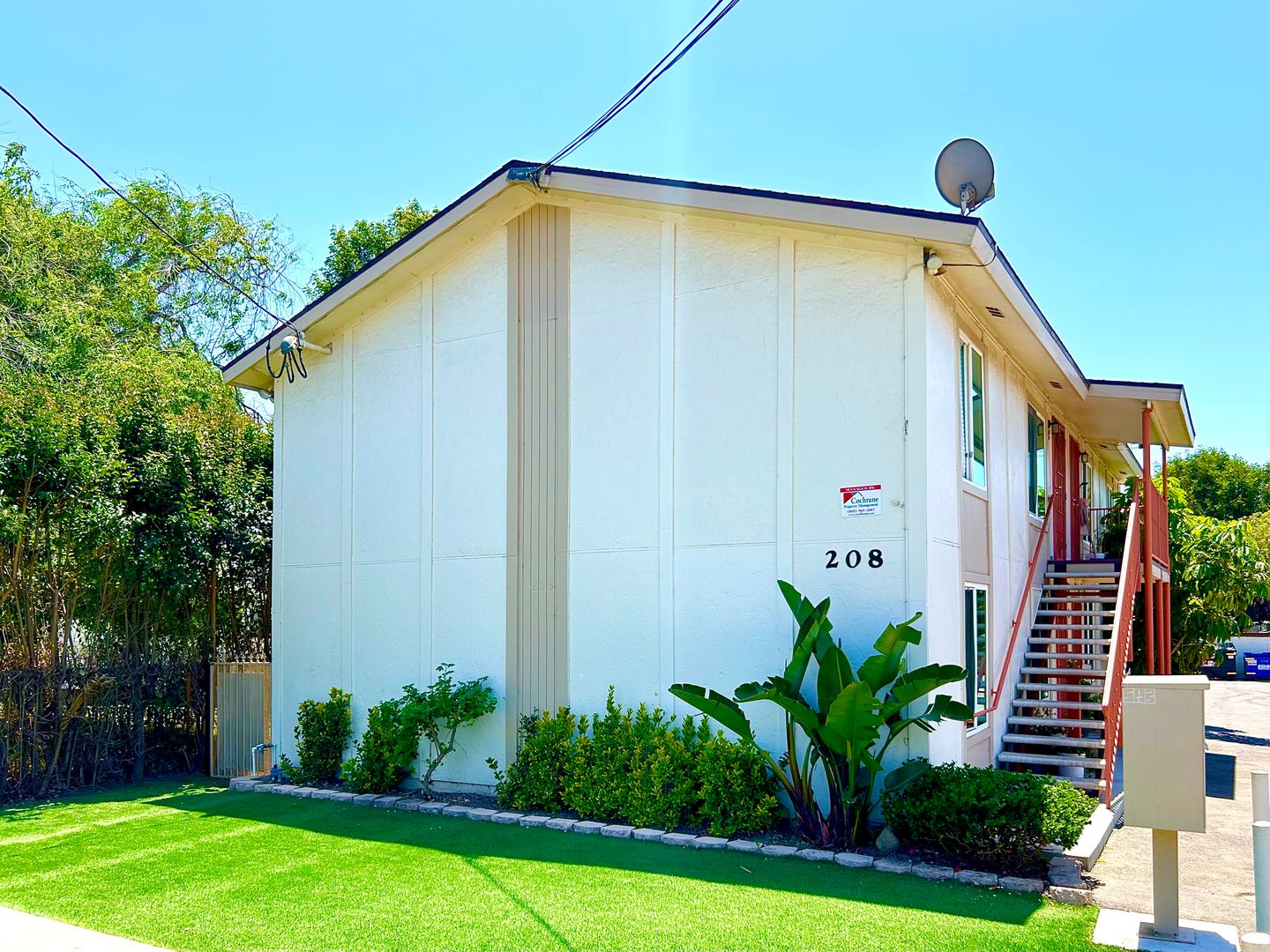 Santa Paula Apartment: 208 E. Santa Barbara Street