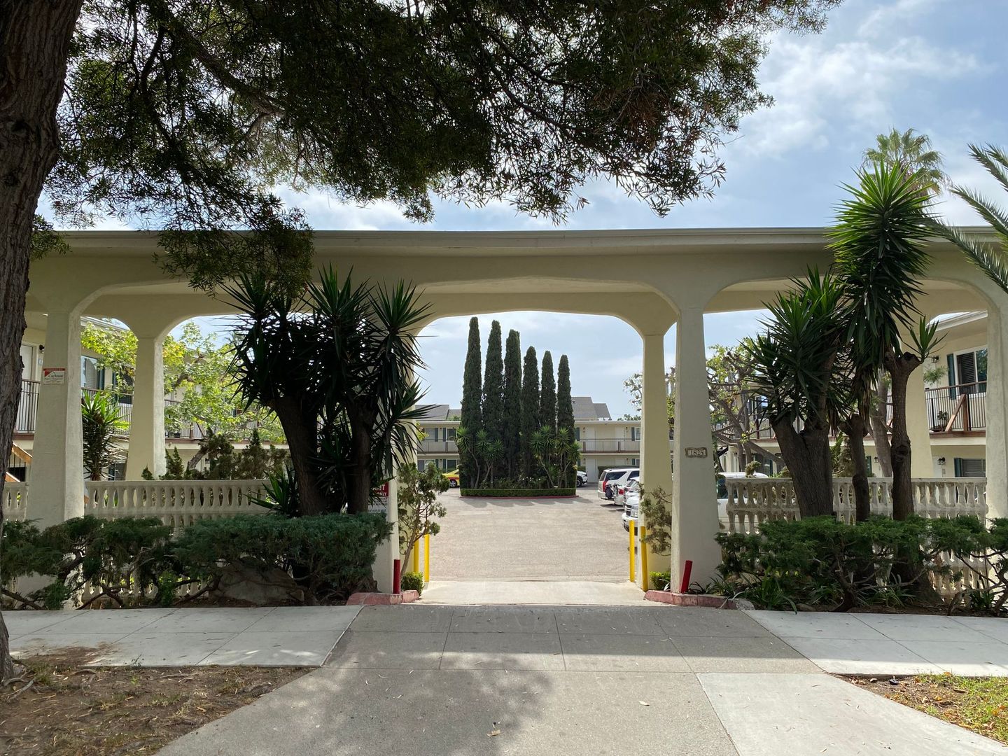 Santa Barbara Apartment: 1825 Chapala St.