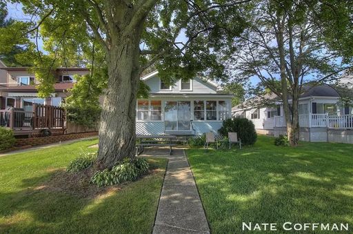 Lakefront 4 bed 2 bath home