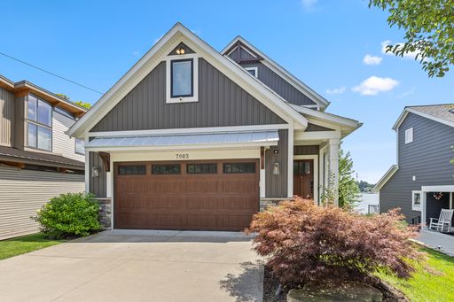 4 bed 3.5 bath Mid Term Rental on Silver Lake in Rockford