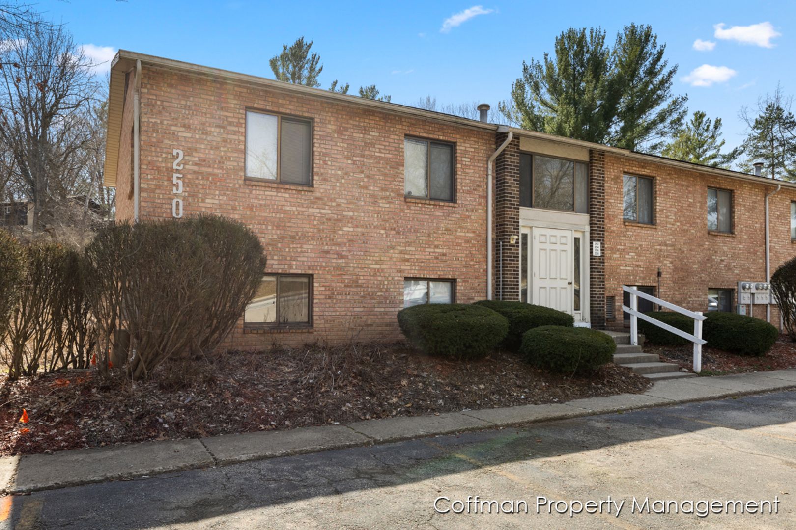 Comstock Park Apartment: 250 4 Mile Rd NW