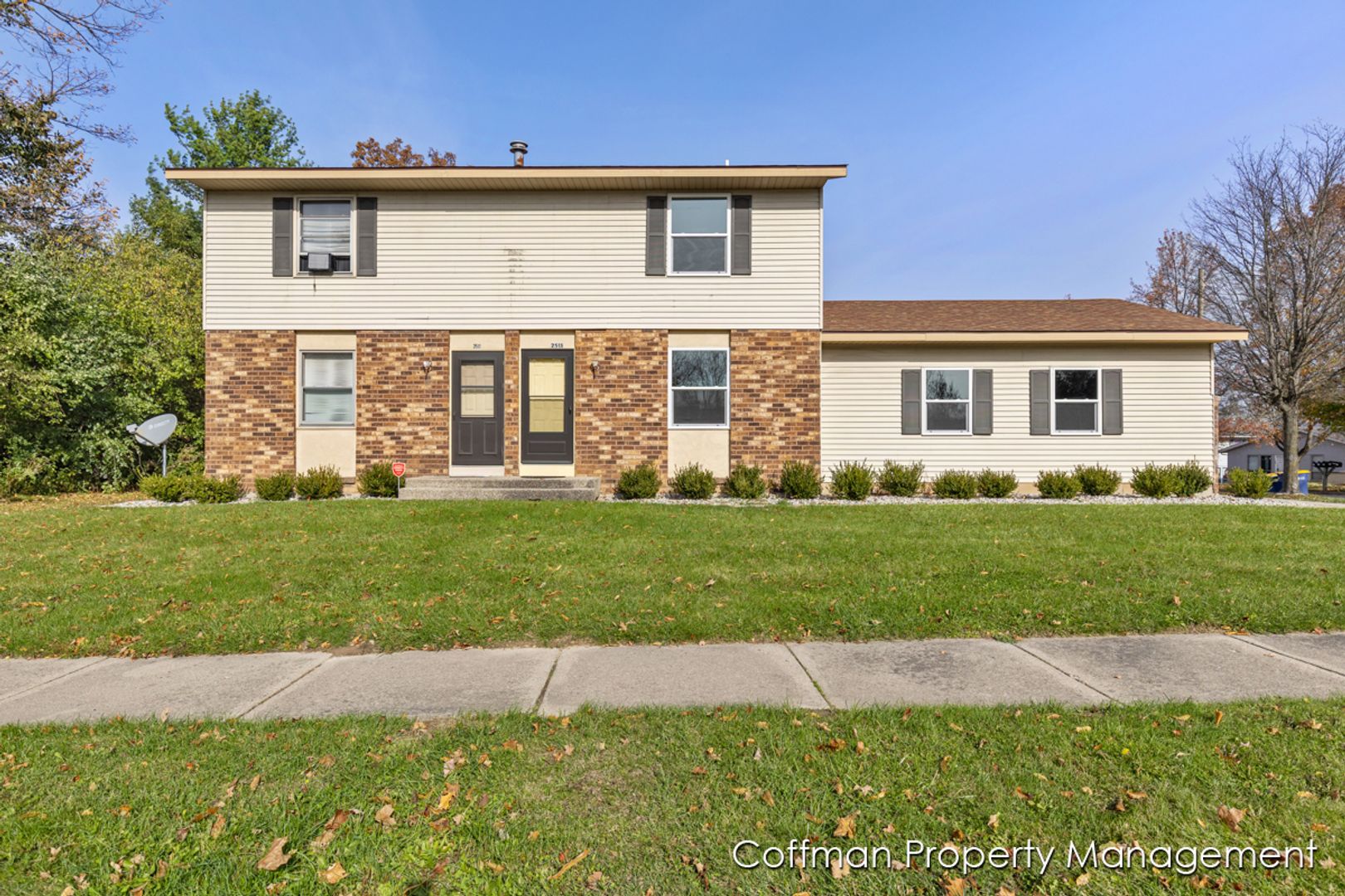 Grand Rapids Apartment: 2511-2513 Ridgefield Drive Northeast