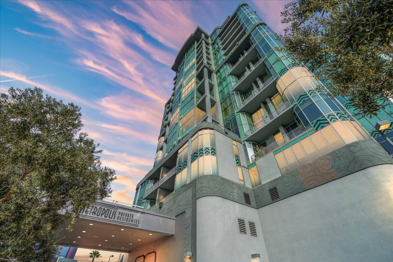 Las Vegas Condo: 360 E. Desert Inn Rd. #403