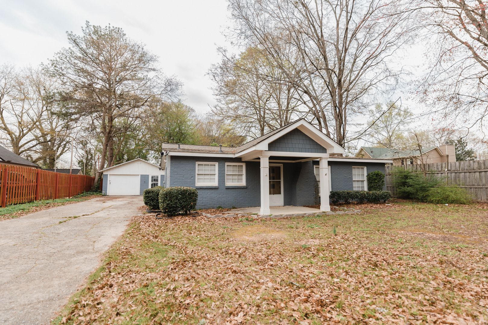 Smyrna House: 2780 Hall Dr SE