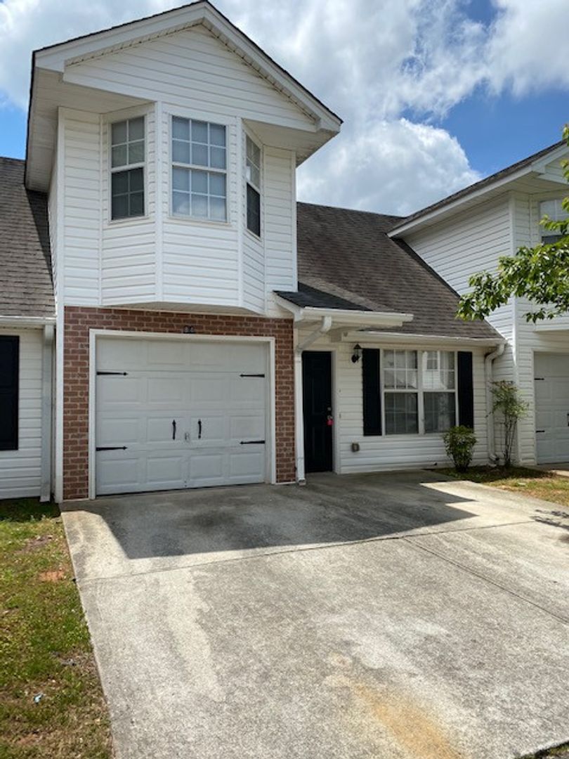 Villa Rica House: 209 E Wilson St Unit #84