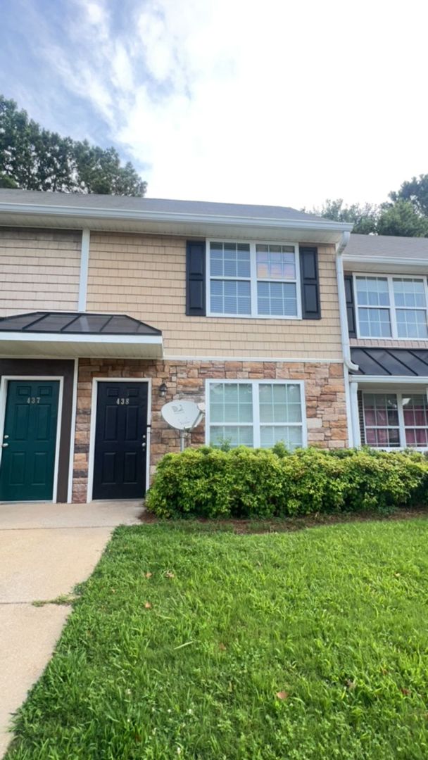 Dallas House: 438 White Ingram Parkway