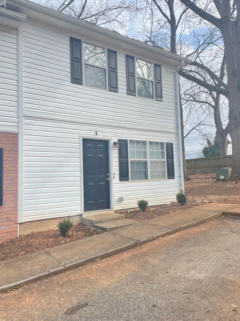 Villa Rica Apartment: 209 E Wilson St