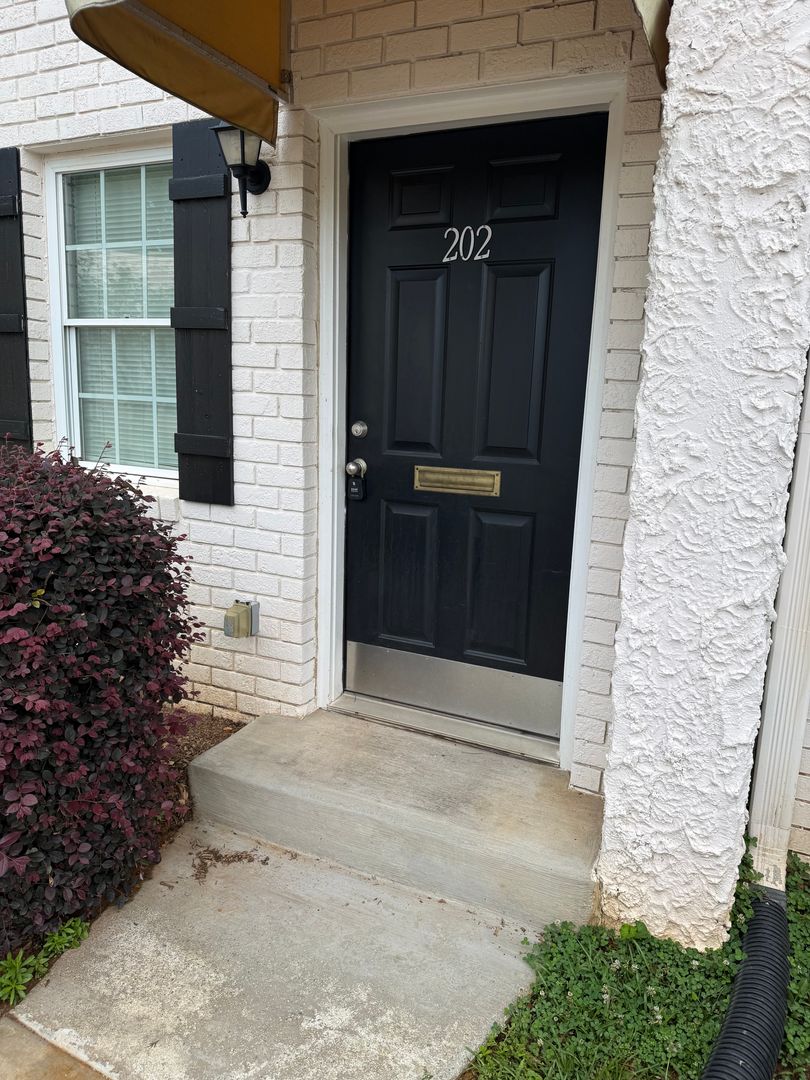 Marietta Apartment: 123 Saine Drive