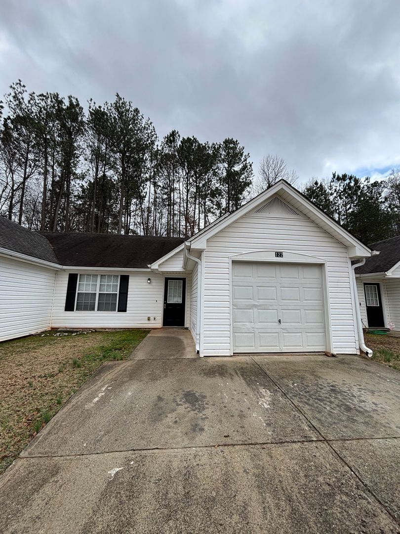 Villa Rica Apartment: 209 E Wilson Street
