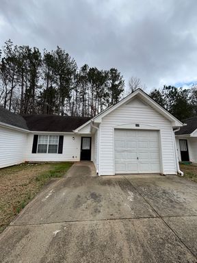 Great 2 bedroom 1 bath town home near downtown Villa Rica