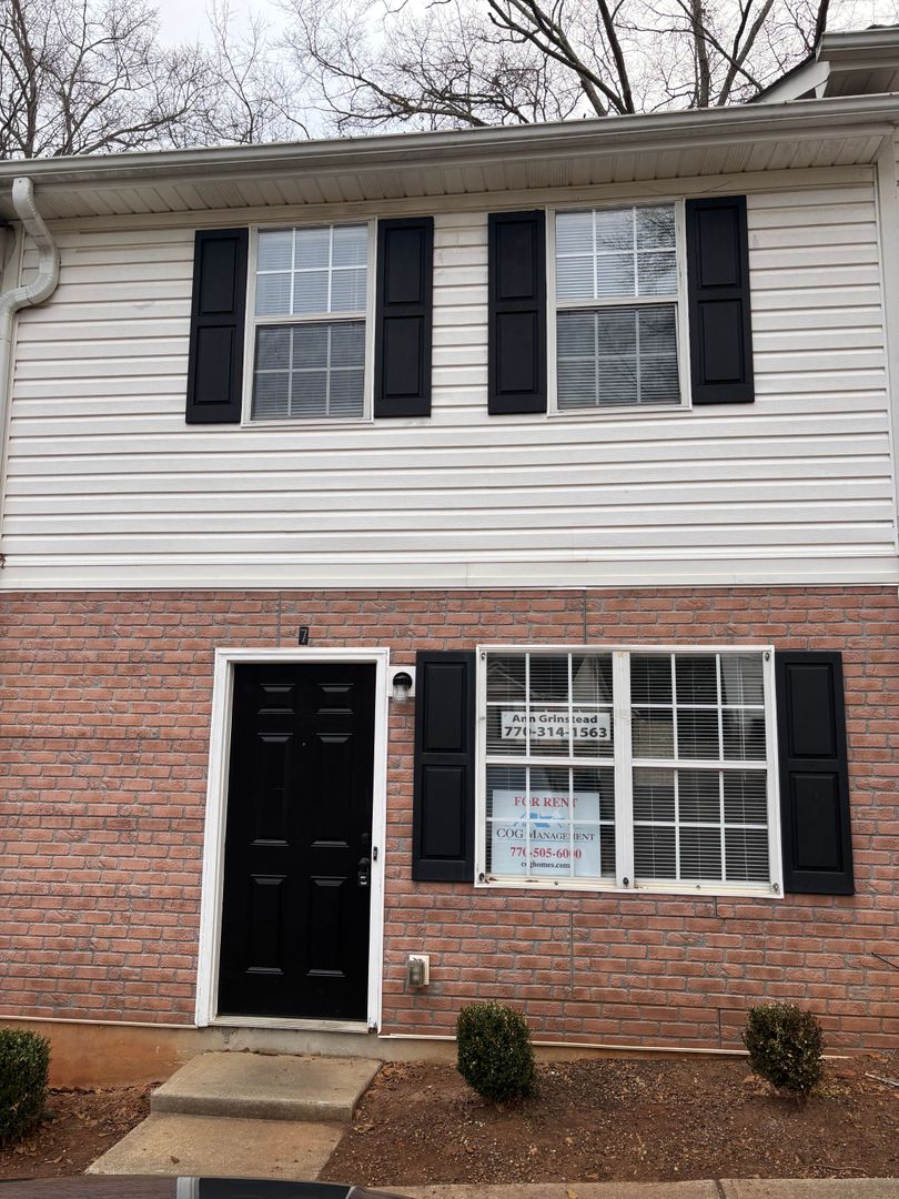 Villa Rica Apartment: 209 E Wilson Street
