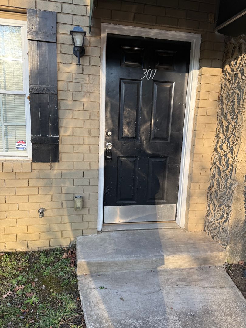 Marietta Apartment: 123 Saine Drive