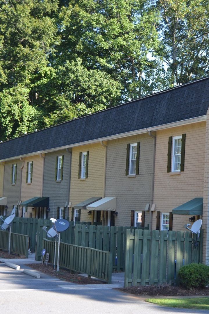 Marietta Apartment: 123 Saine Drive