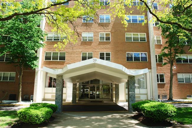 Paterson Apartment: 39 East 39th St