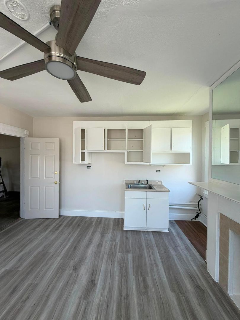 Hartford Apartment: 57 Magnolia St