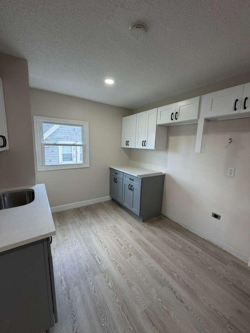 Hartford Apartment: 57 Magnolia St