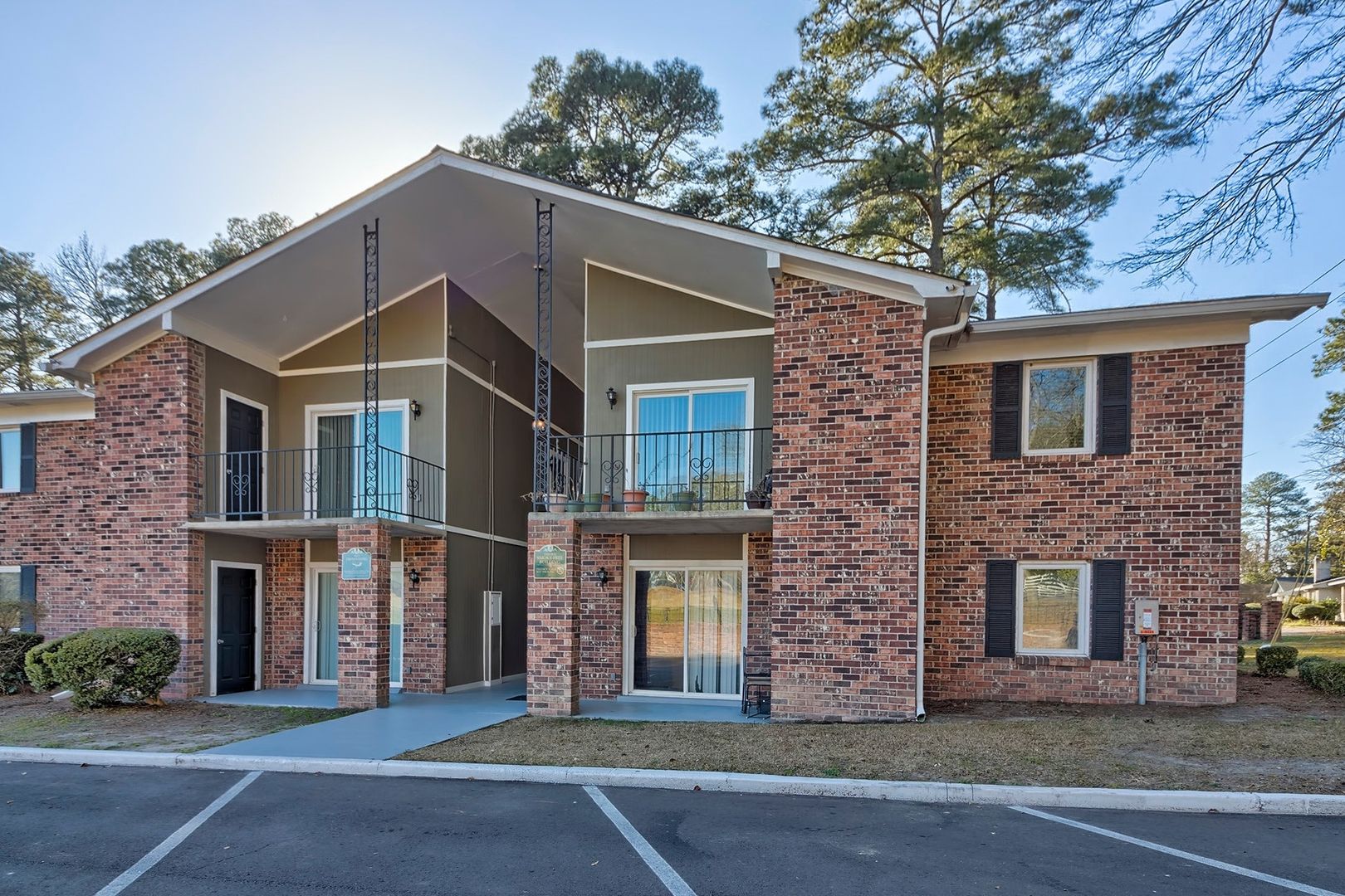 Columbia Apartment: 1730 Windover Road
