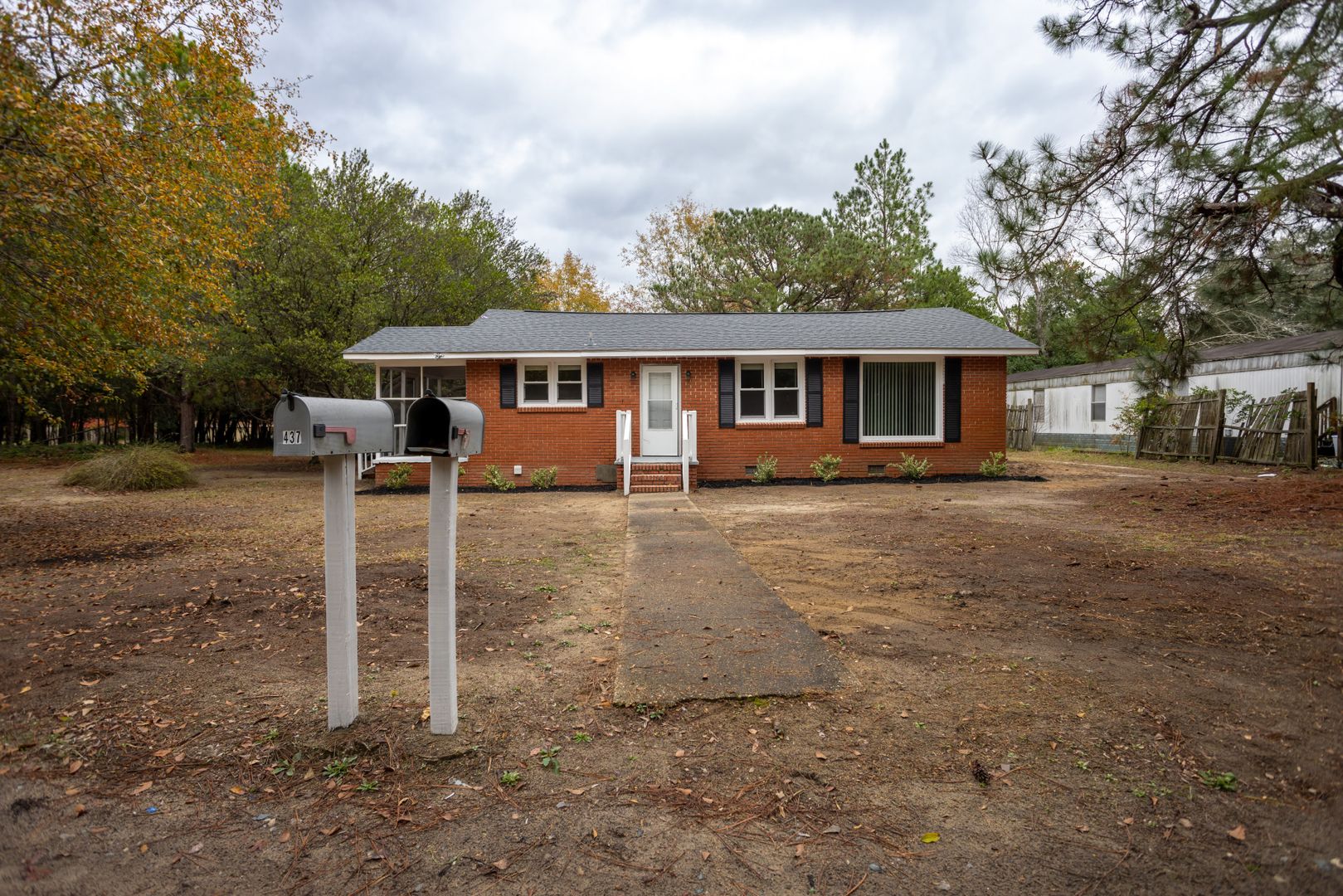 Sumter House: 435 McCleary Ln