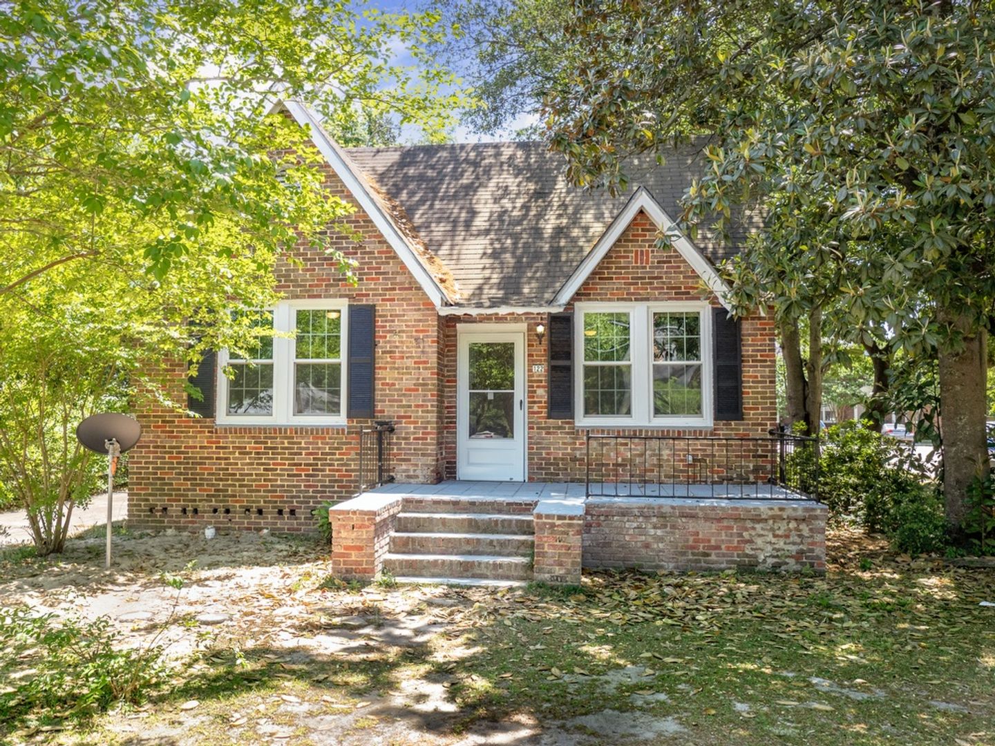 sumter House: 122 Haynsworth St