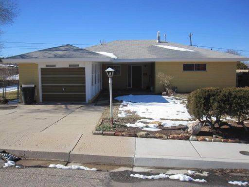 3 B / 1 B Home in La Vista Park – photo 1