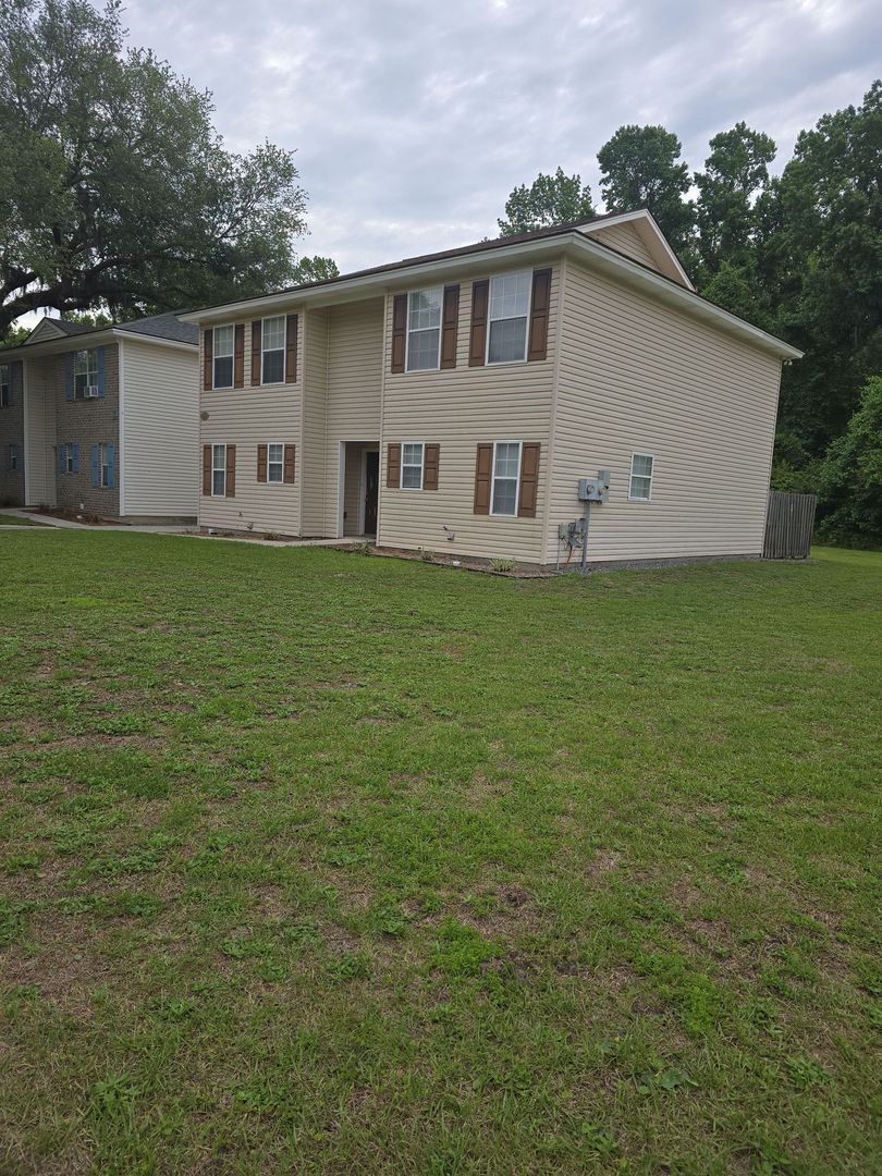 Savannah Townhome: 9826-B Whitfield Avenue