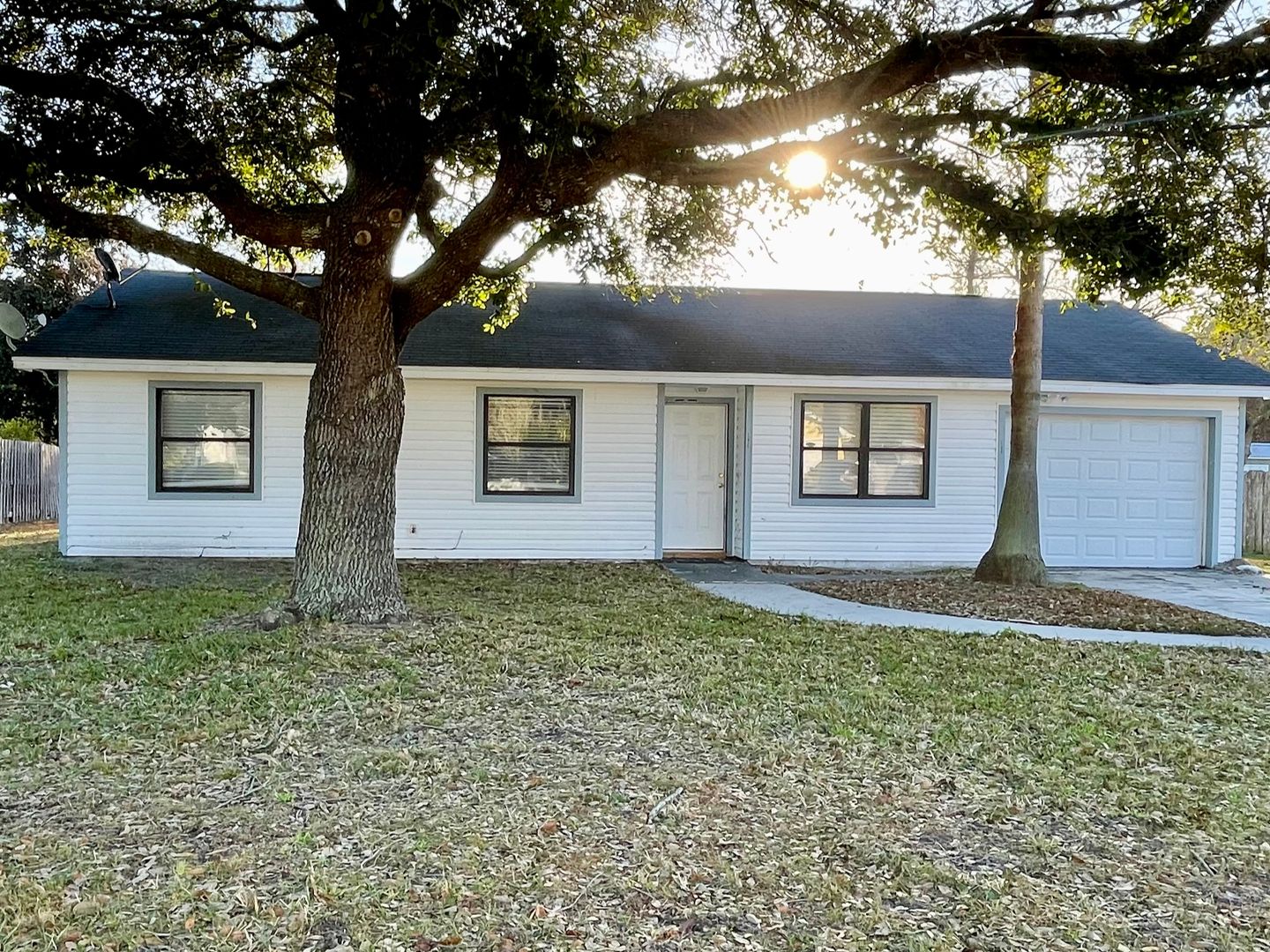 Kingsland House: 154 Greenacre Cir. N