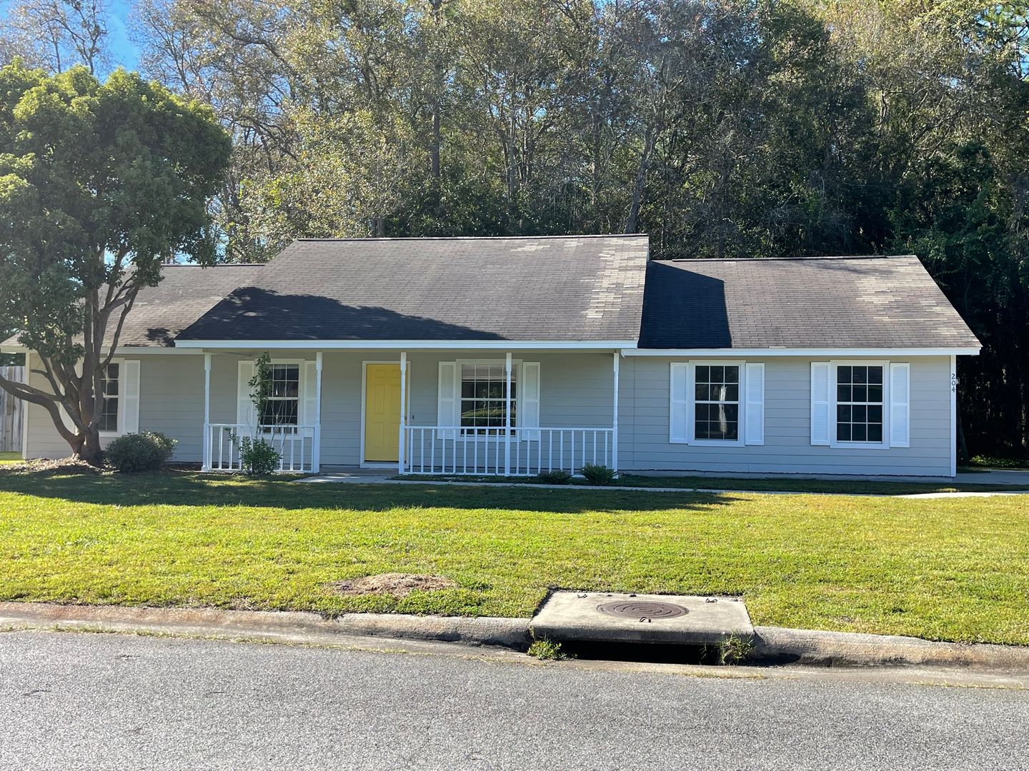 Kingsland House: 204 Old Pond Drive