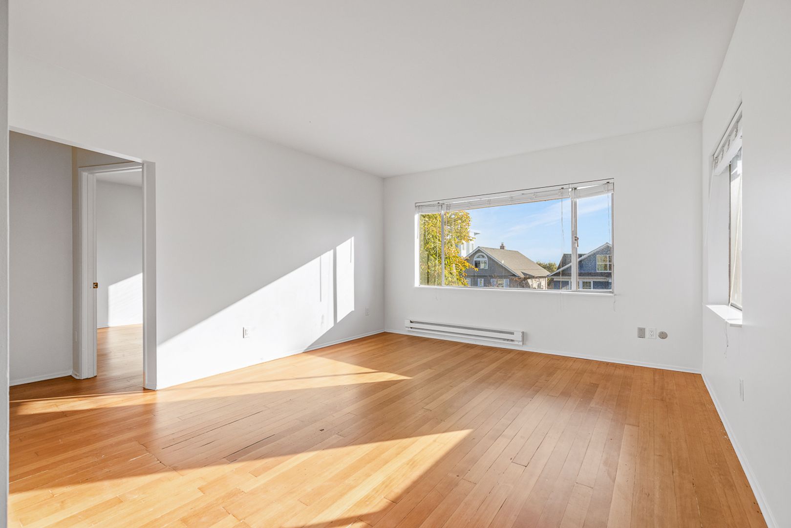 Seattle Apartment: 4745 18th Avenue NE