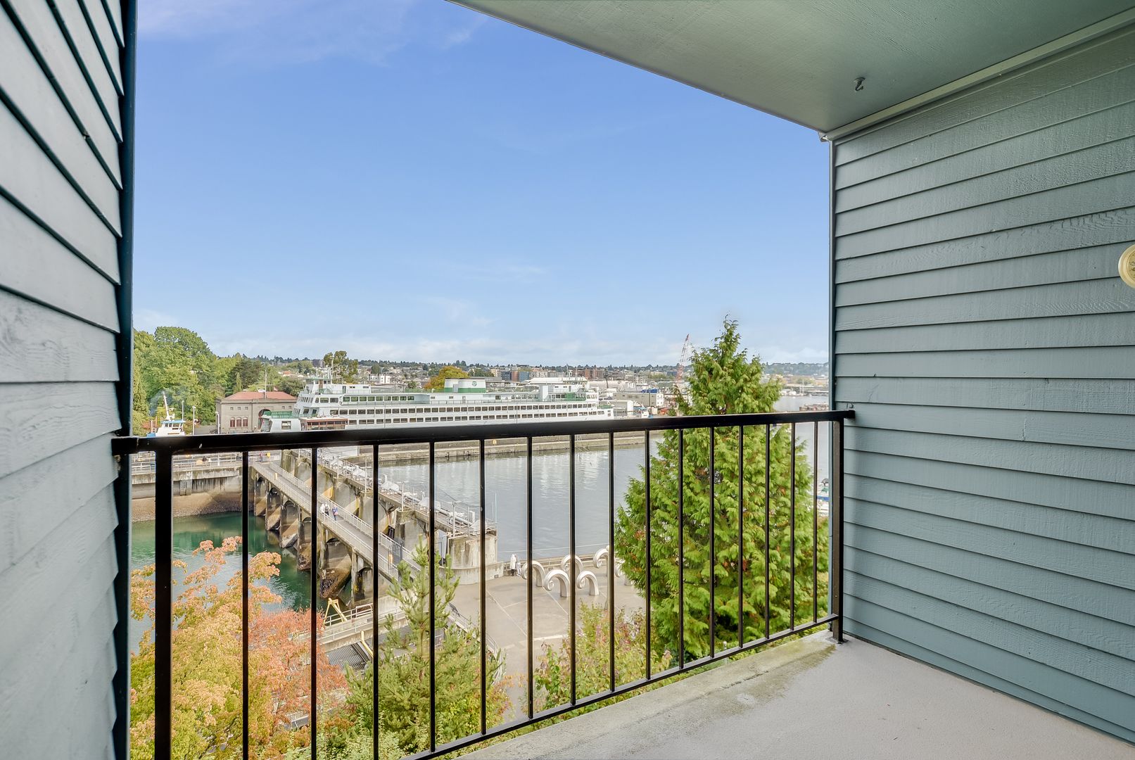 Seattle Condo: 3200 W Commodore Way #304