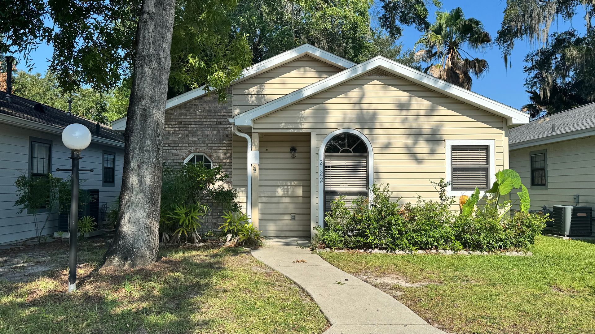 Ocala House: 2122 NE 39th Ave