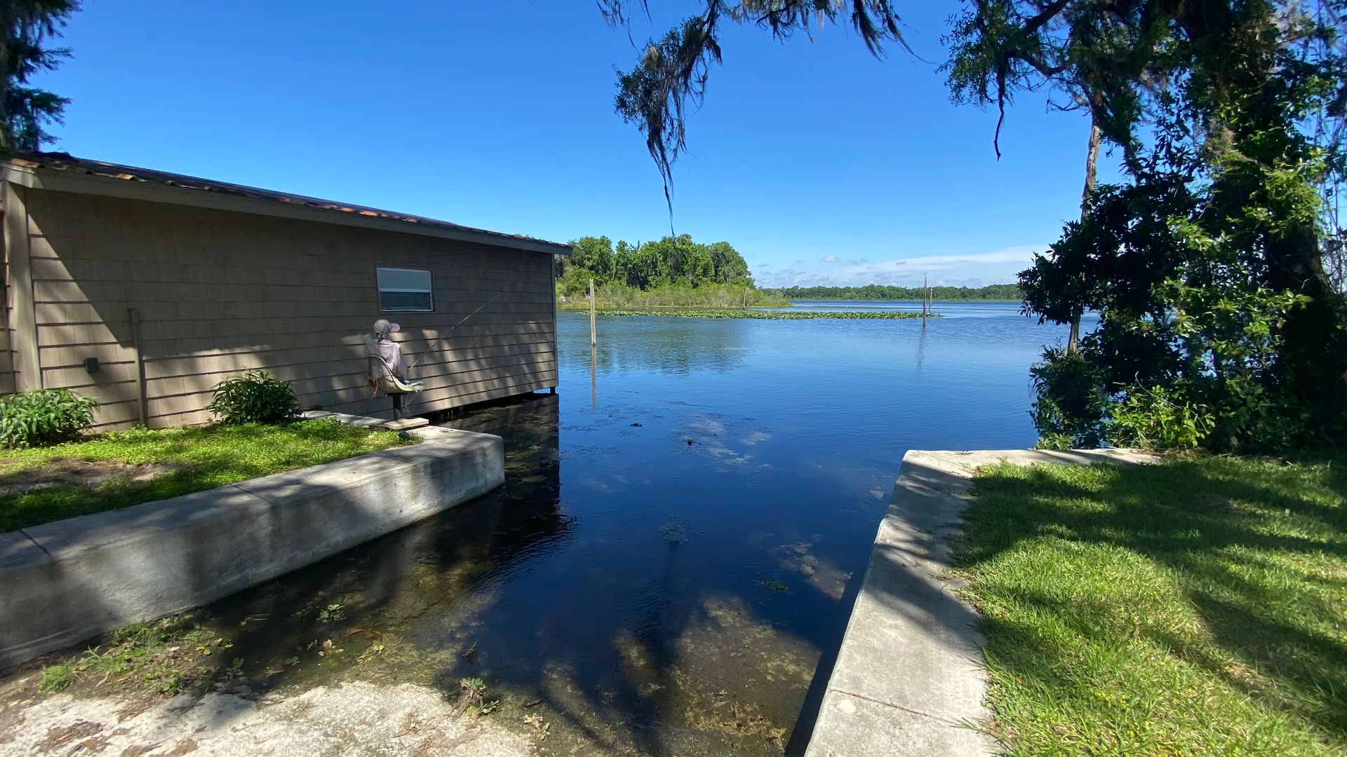 Dunnellon House: 6185 W Riverbend Rd