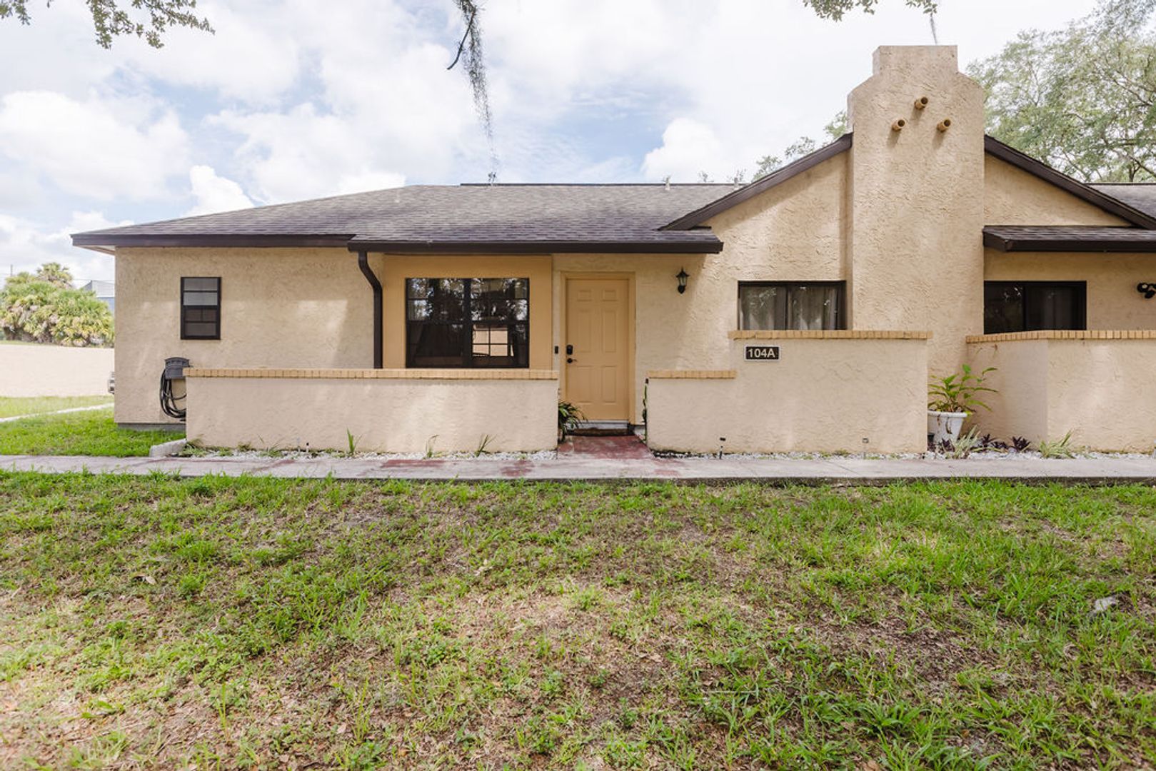 Ocala House: 64 Pine Trak Unit 104A