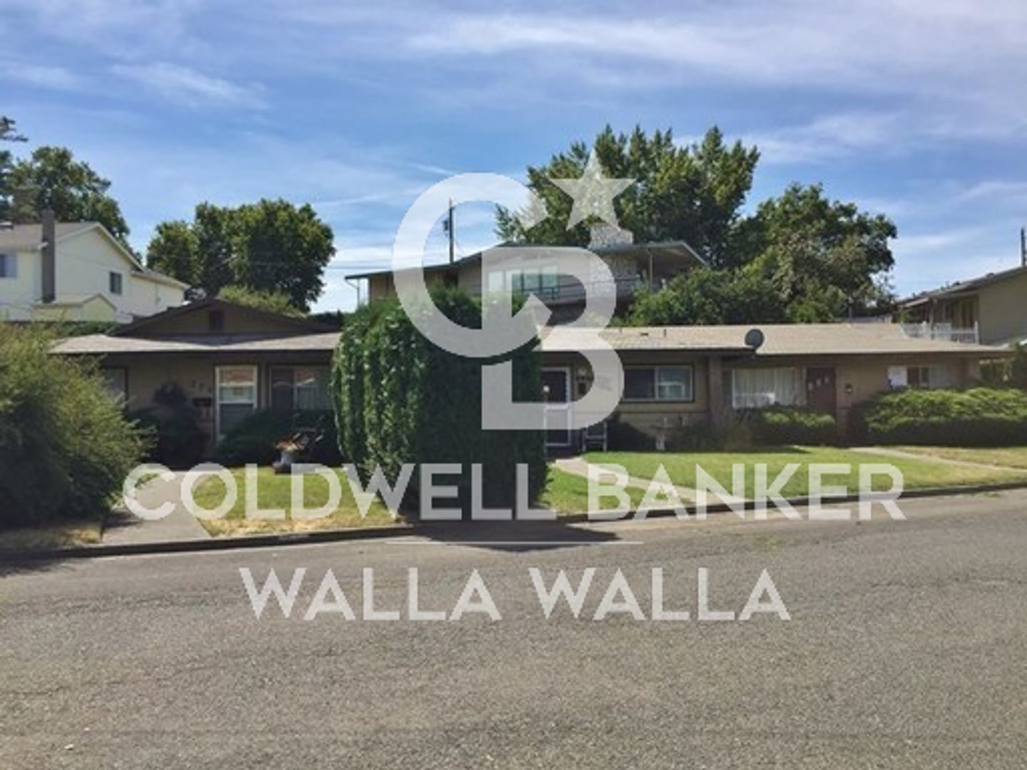 College Place Apartment: 216 SE 11th