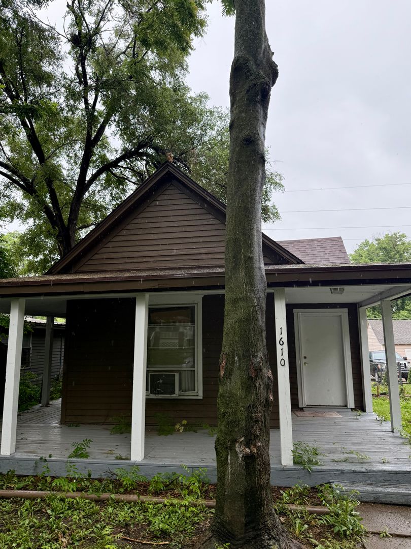 Topeka House: 1610 SW Clay Sreet