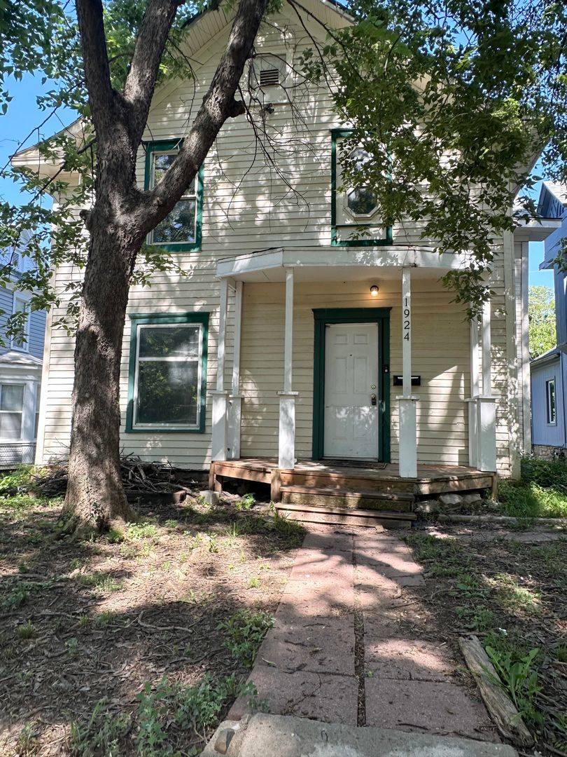 4 bedroom / 2 bath home with lots of room!
