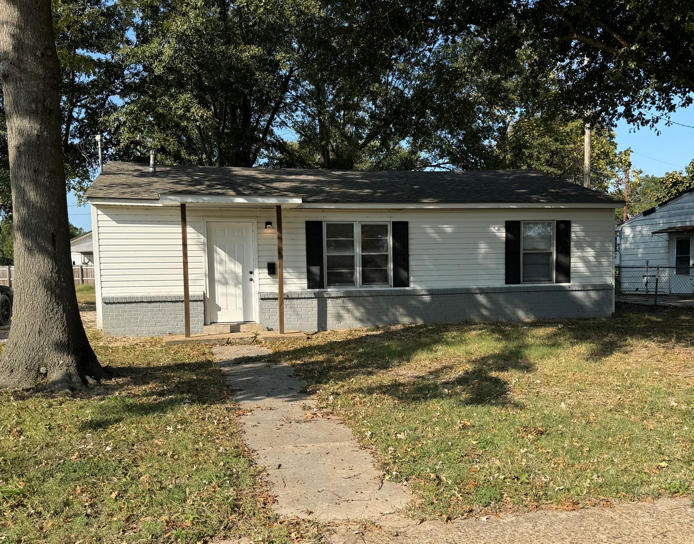 Truman House: 212 South Magnolia
