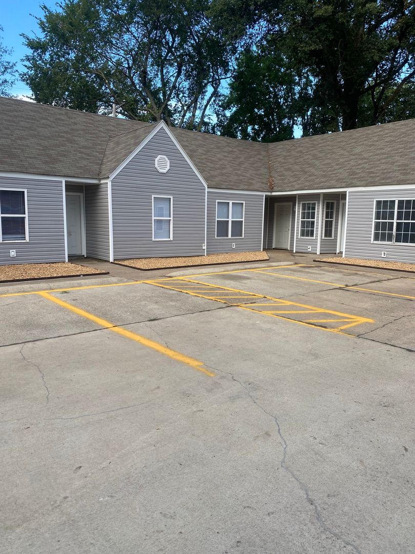 Trumann Condo: 523 Plaza Ave