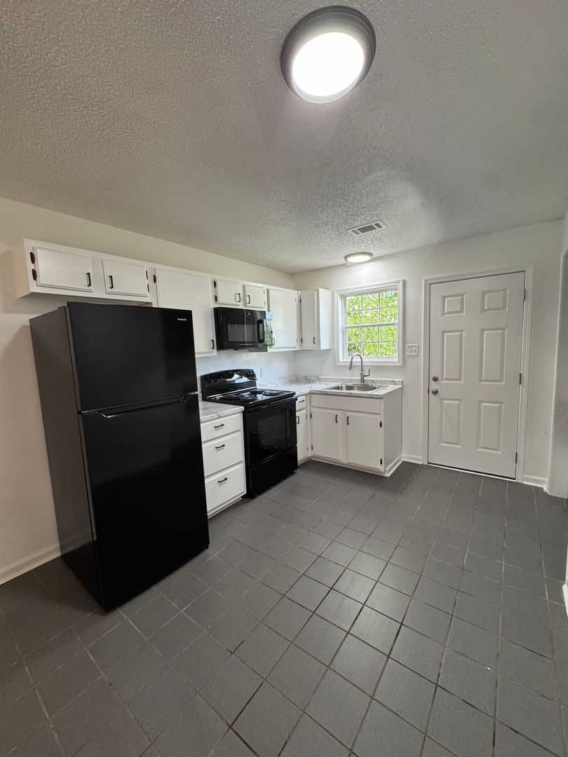 Weiner House: 110 Fuller Street