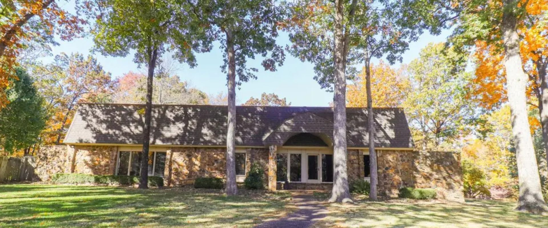 Jonesboro House: 2100 Paula Drive