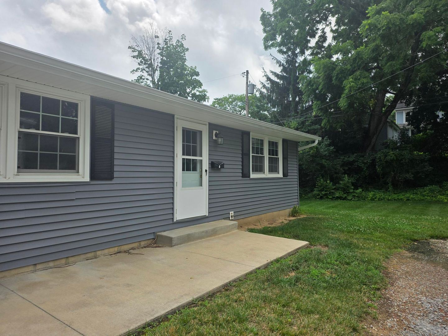 Ashland Apartment: 107A- C & 111A- C Banning Ave