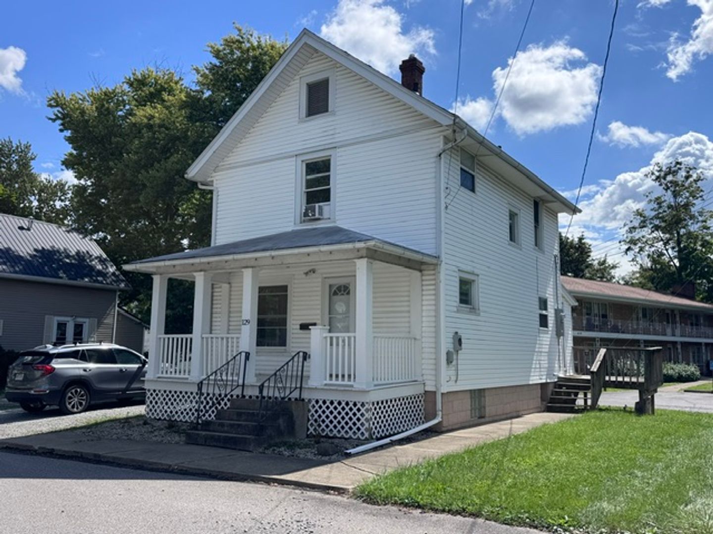 Ashland House: 129 Diamond Court