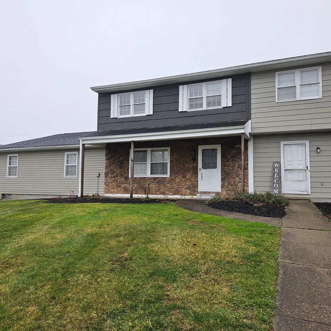 Ashland Townhome: 1252 Colonial Drive